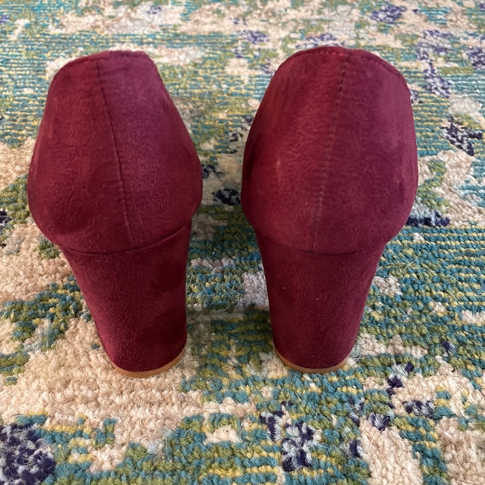 Catherine Malandrino Suede Pumps - Picture 5 of 6